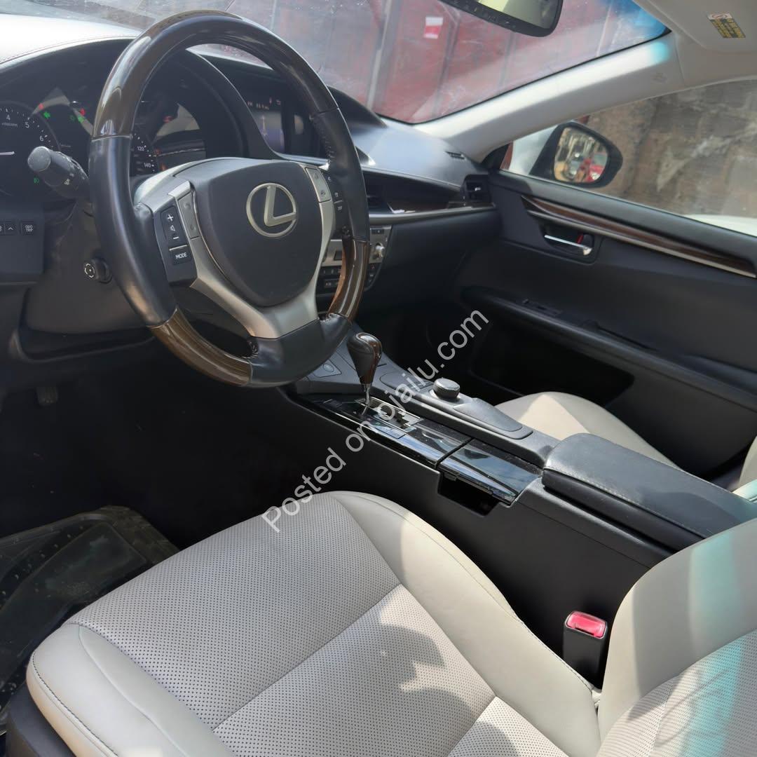 Accident-Free 2015 Lexus ES350 – Spotless, Luxury Ride!