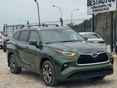 2023 Toyota Highlander: Foreign Used