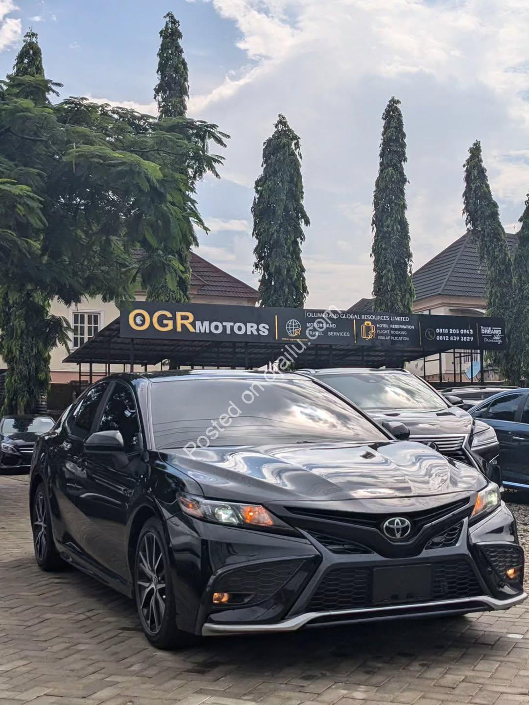 2021 Toyota Camry SE: Foreign Used, Accident-Free, Sporty!