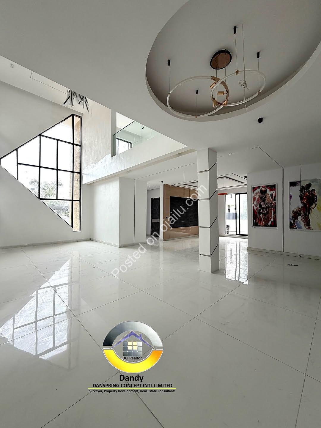 5-Bed Lekki Marvel: Cinema, Pool & Rooftop Views