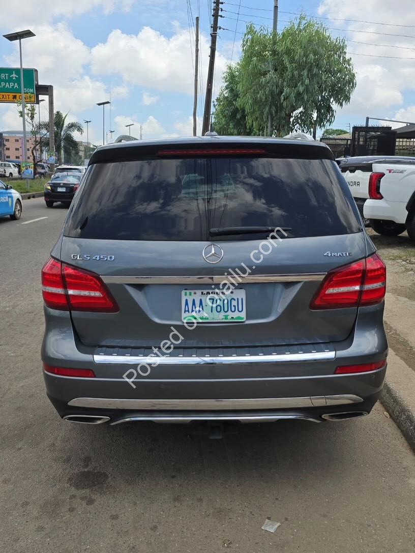 Luxury 7-Seater Mercedes GLS 450 – Accident-Free & Loaded