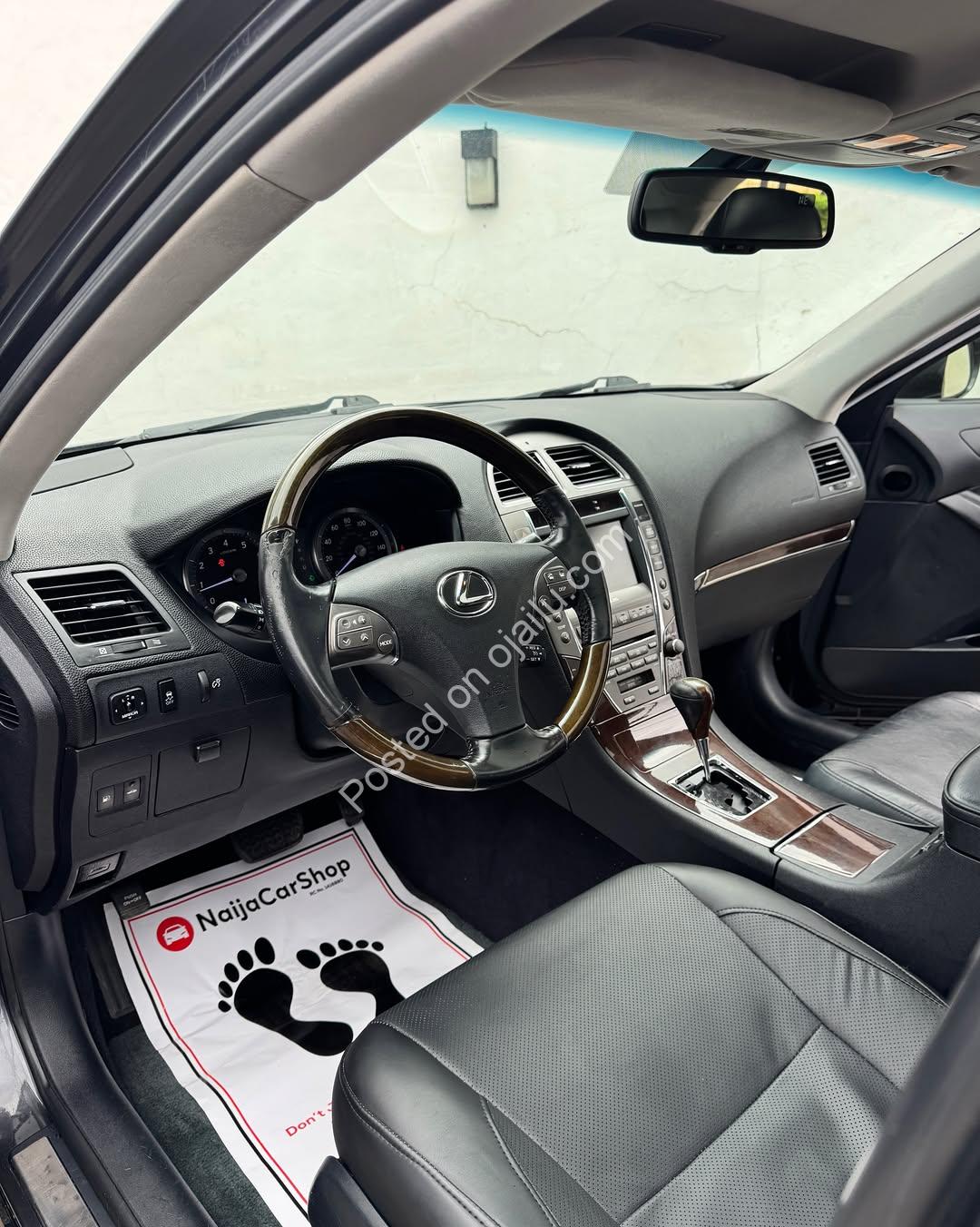 Luxury 2011 Lexus ES 350 – Sunroof, V6 Power, Neat!