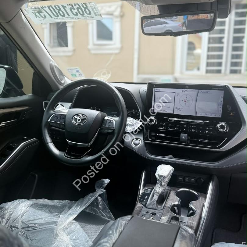 2021 Toyota Highlander Platinum AWD – Blacked-Out Luxury, Priced to Move