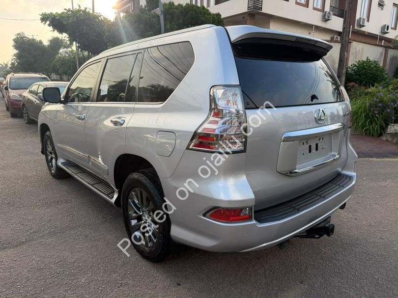 2018 Lexus GX460 Luxury – Silver on Black, Extremely Clean