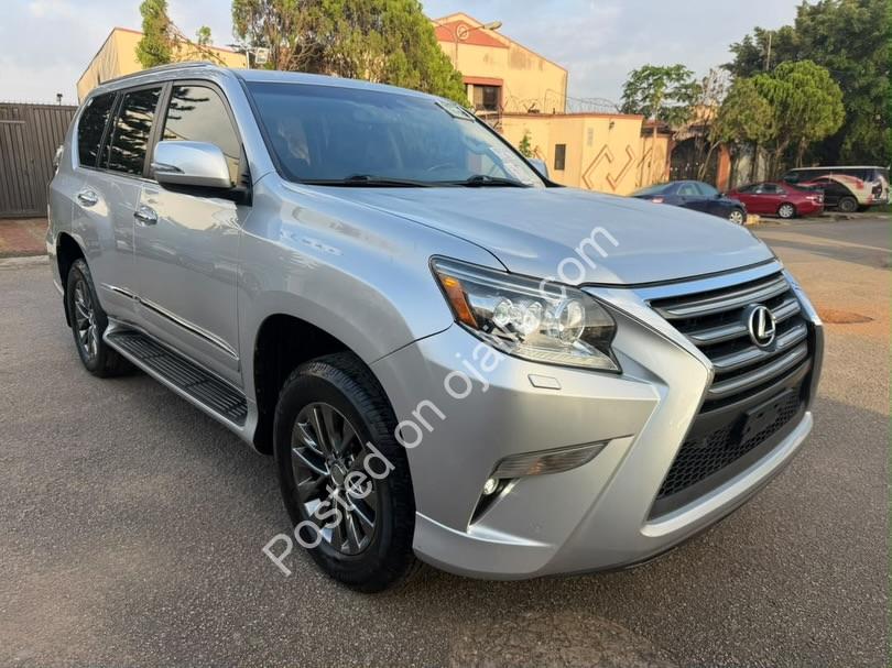 2018 Lexus GX460 Luxury – Silver on Black, Extremely Clean