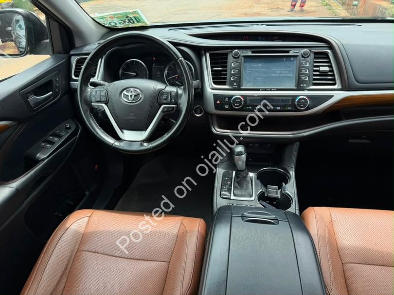 2017 Toyota Highlander Limited – Black on Tan, Pristine!