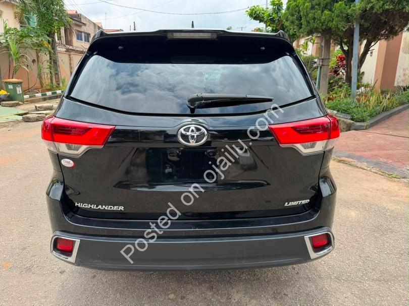 2017 Toyota Highlander Limited – Black on Tan, Pristine!