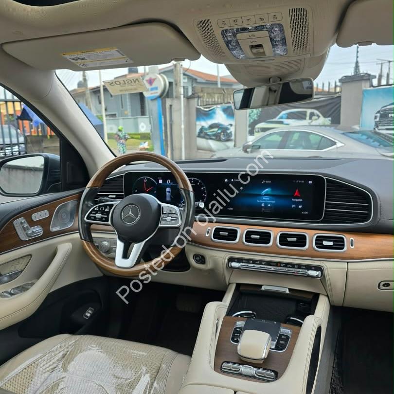 2020 Mercedes-Benz GLE450 4MATIC AMG – Stunning Gray on Cream