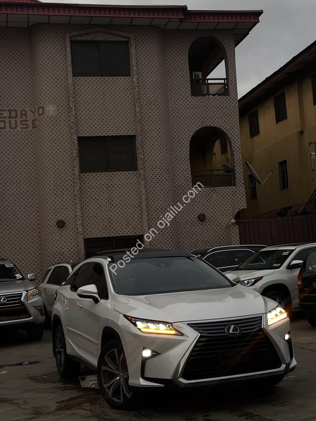 2017 Lexus RX350 Premium: Fully Loaded Luxury Awaits