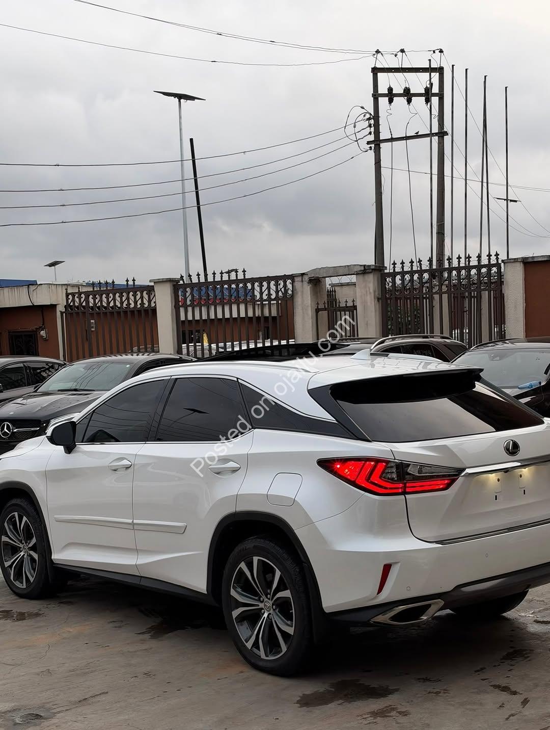 2017 Lexus RX350 Premium: Fully Loaded Luxury Awaits