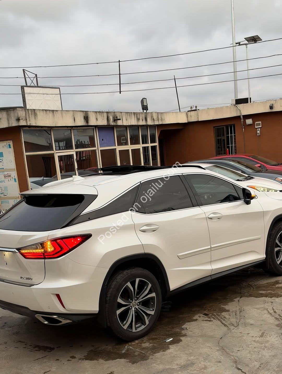 2017 Lexus RX350 Premium: Fully Loaded Luxury Awaits