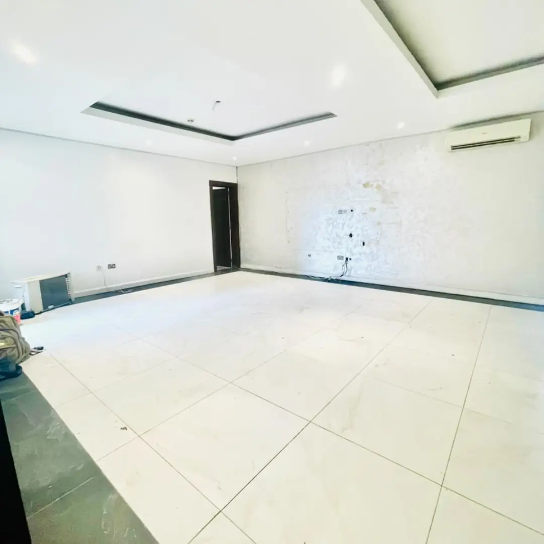 Serviced 3-Bed Ensuite + BQ in Prime Lekki Phase 1