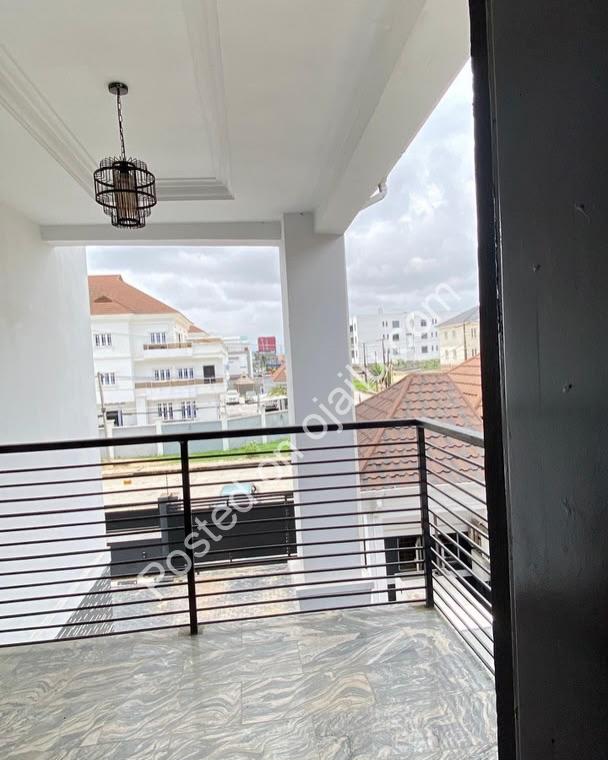 Uncompromising 6-Bed Oniru Home with BQ & 50KVA Backup