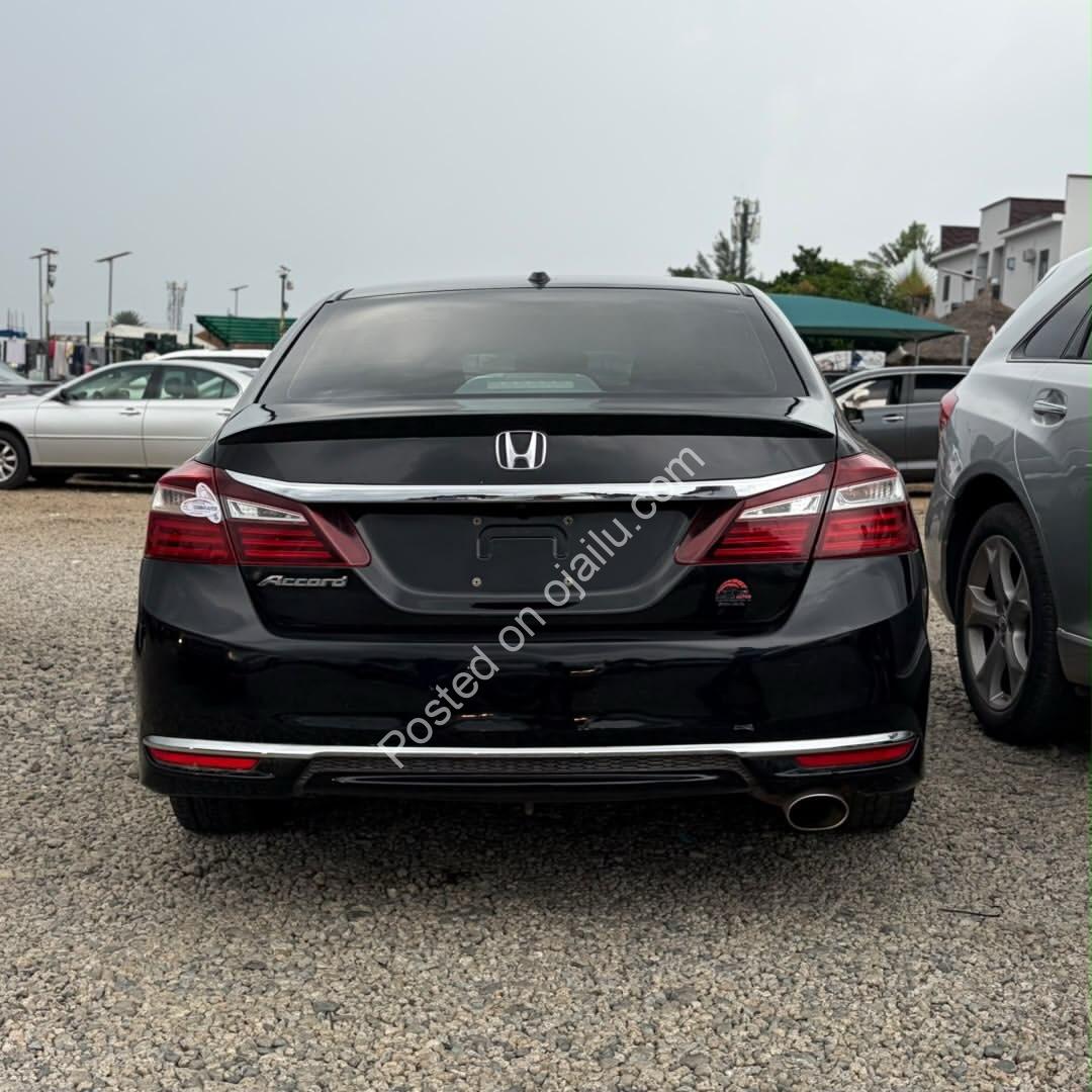 2016 Honda Accord 2.4L: Loaded, Stylish & Priced to Move