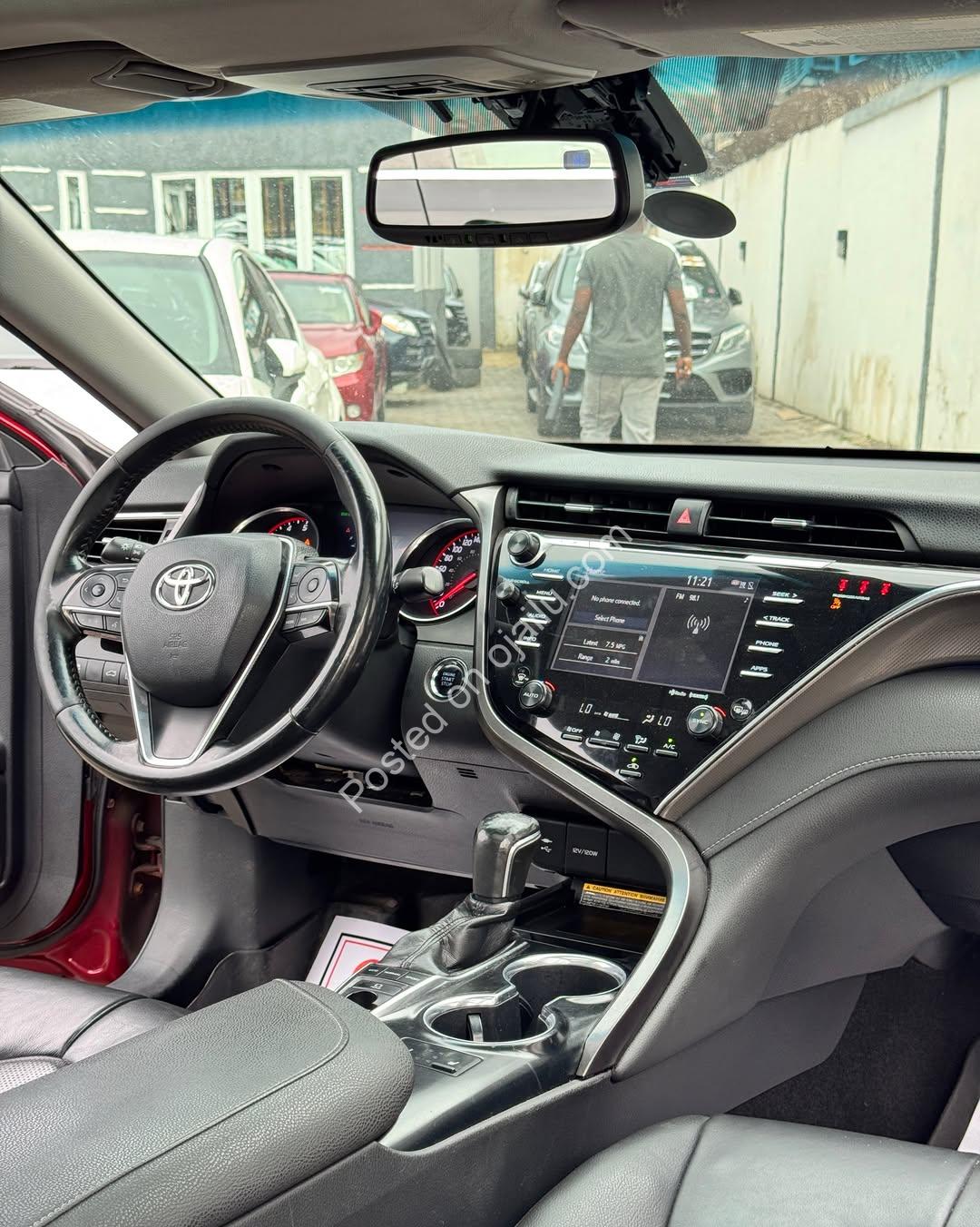 Fully Loaded 2018 Toyota Camry XSE – Panoramic Roof & Low Miles