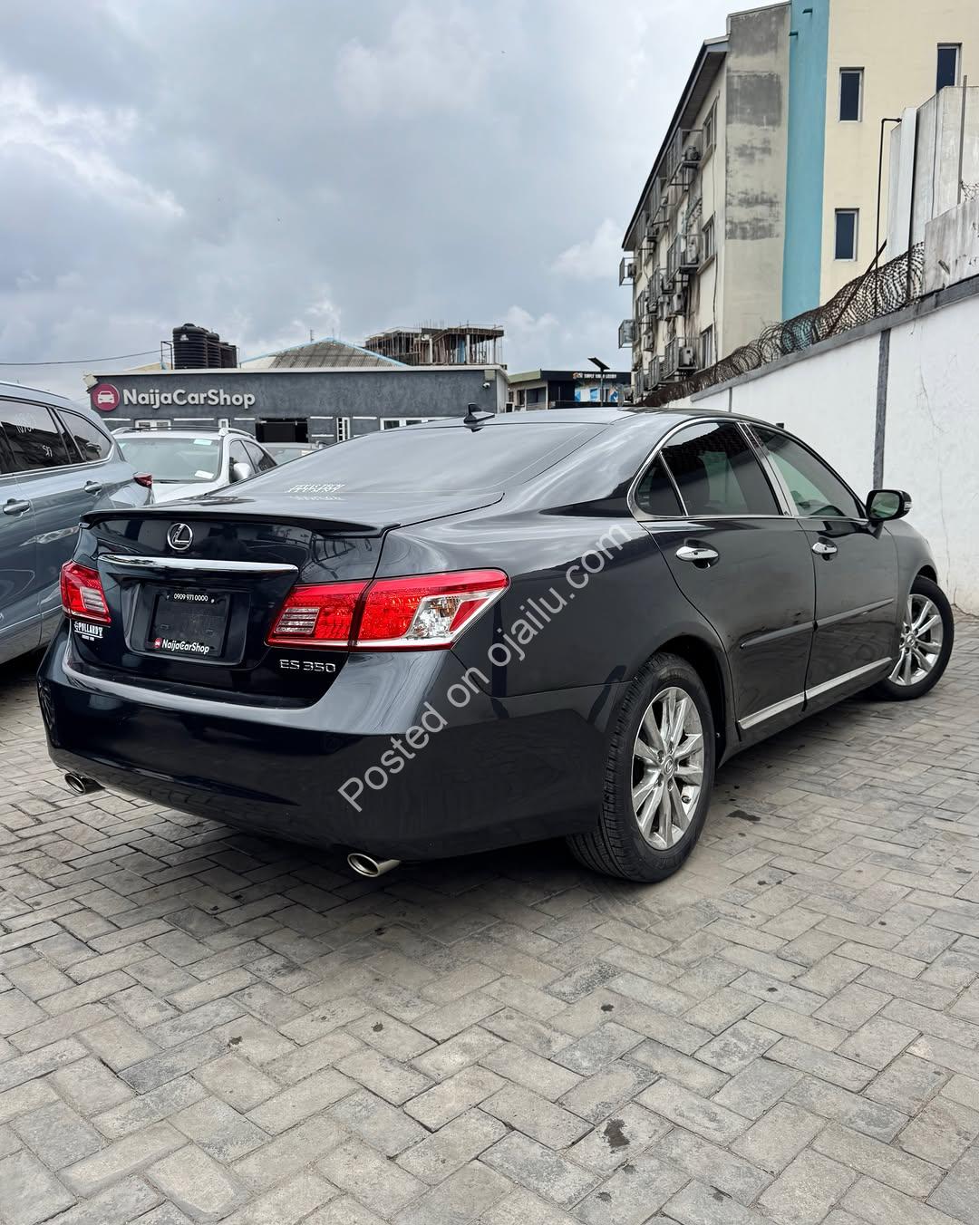 Luxury 2011 Lexus ES 350 – Sunroof, V6 Power, Neat!