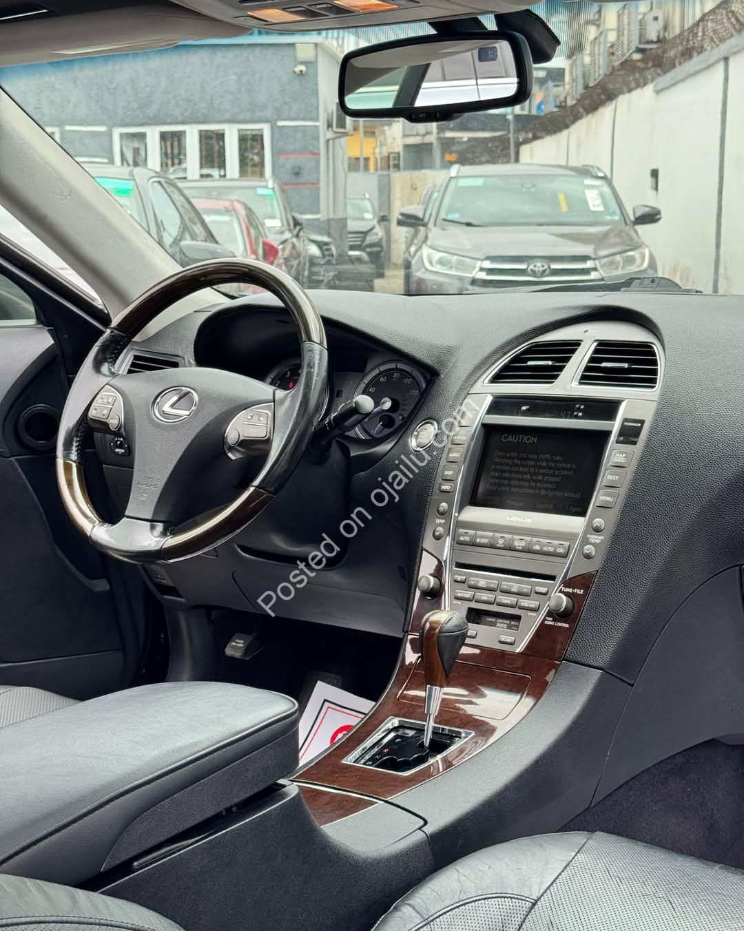 Luxury 2011 Lexus ES 350 – Sunroof, V6 Power, Neat!