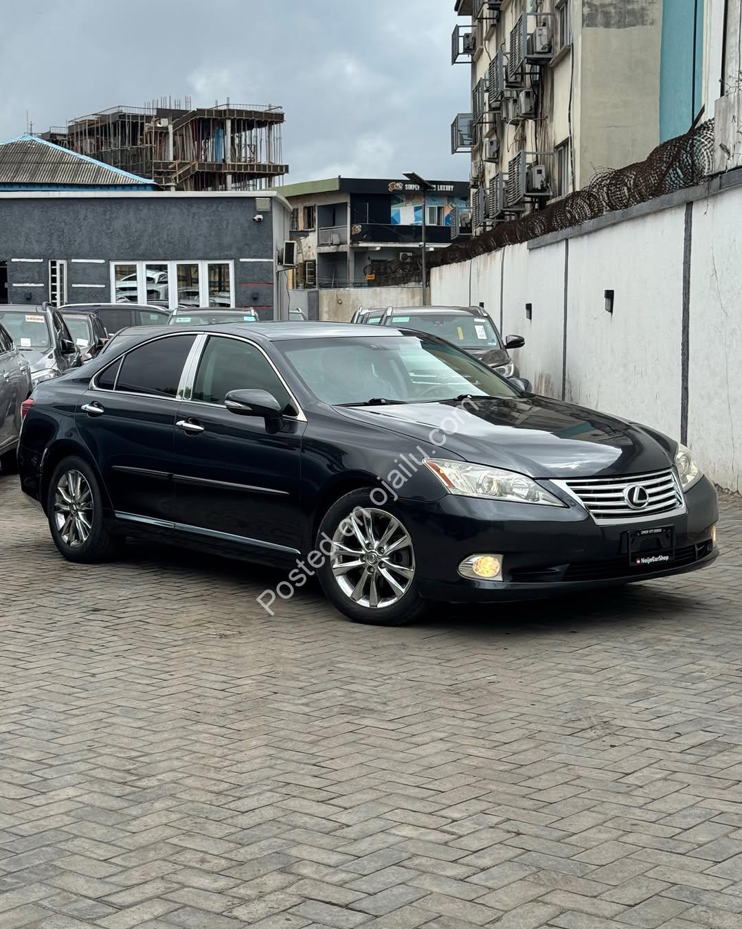 Luxury 2011 Lexus ES 350 – Sunroof, V6 Power, Neat!