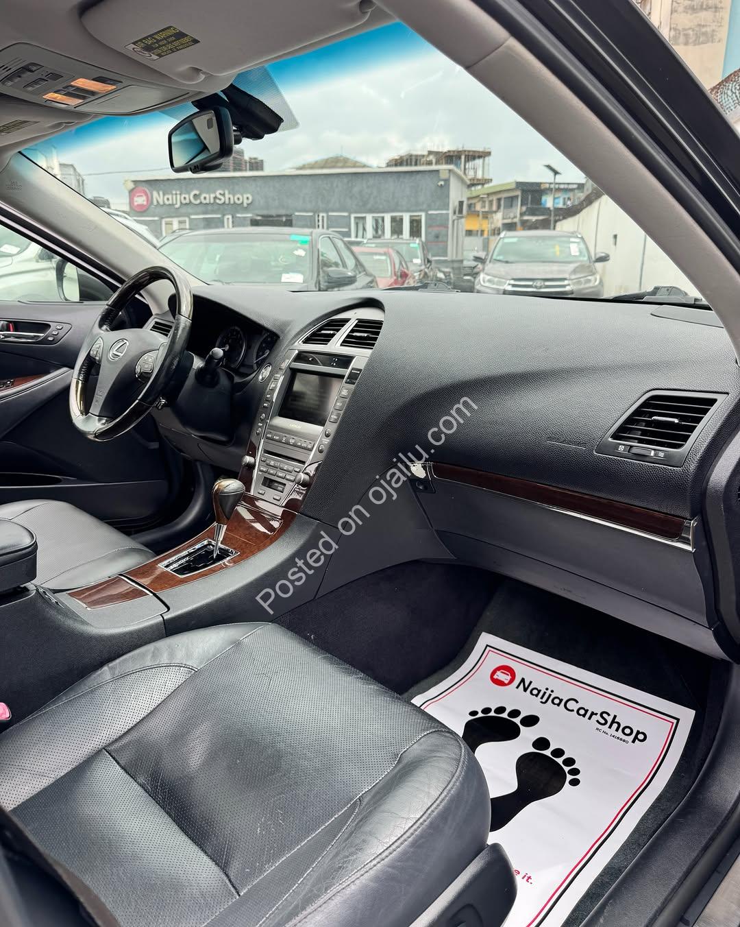 Luxury 2011 Lexus ES 350 – Sunroof, V6 Power, Neat!