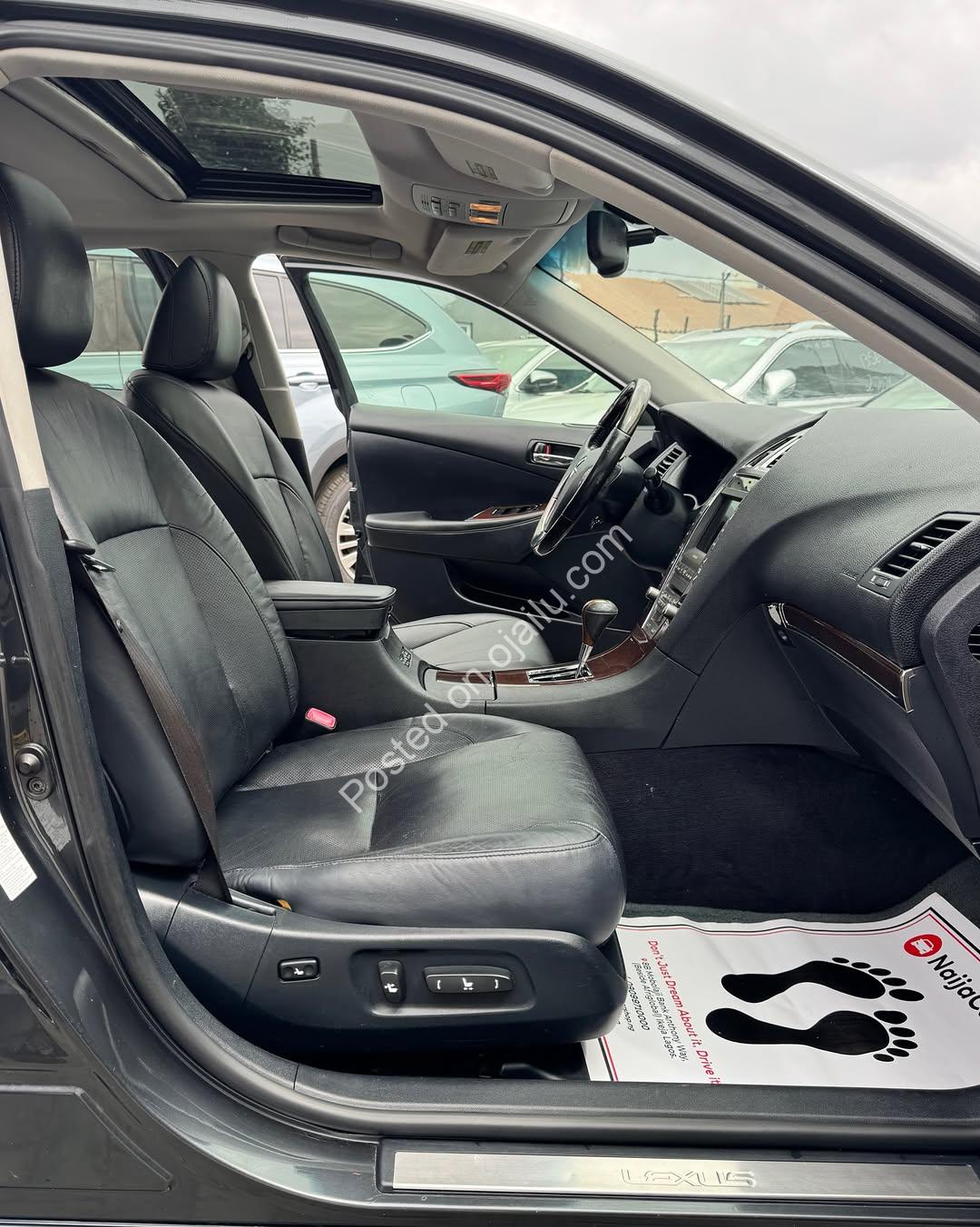 Luxury 2011 Lexus ES 350 – Sunroof, V6 Power, Neat!