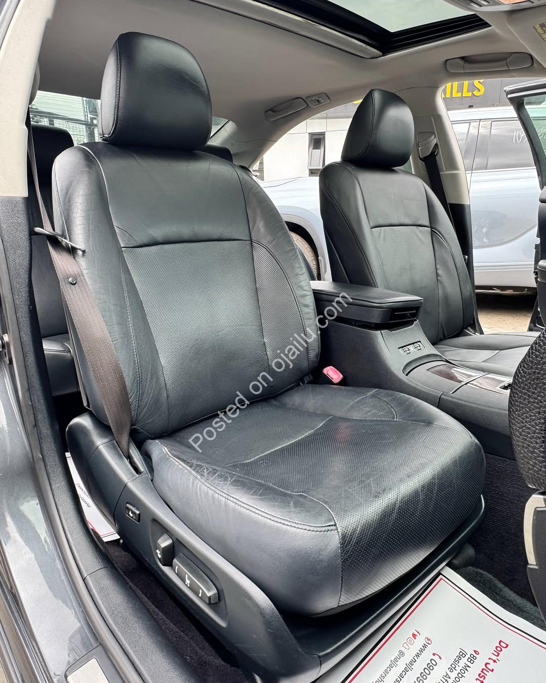 Luxury 2011 Lexus ES 350 – Sunroof, V6 Power, Neat!