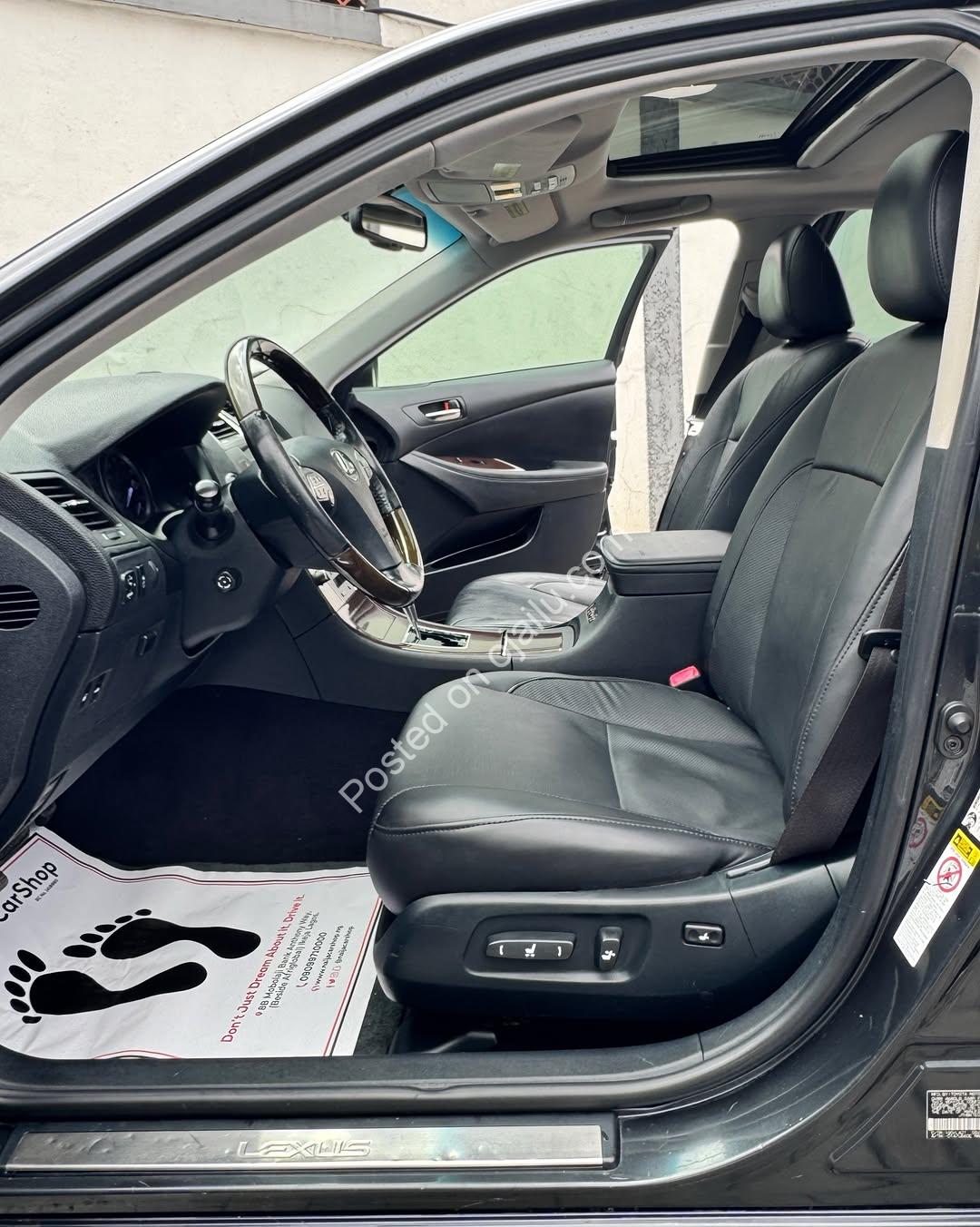 Luxury 2011 Lexus ES 350 – Sunroof, V6 Power, Neat!