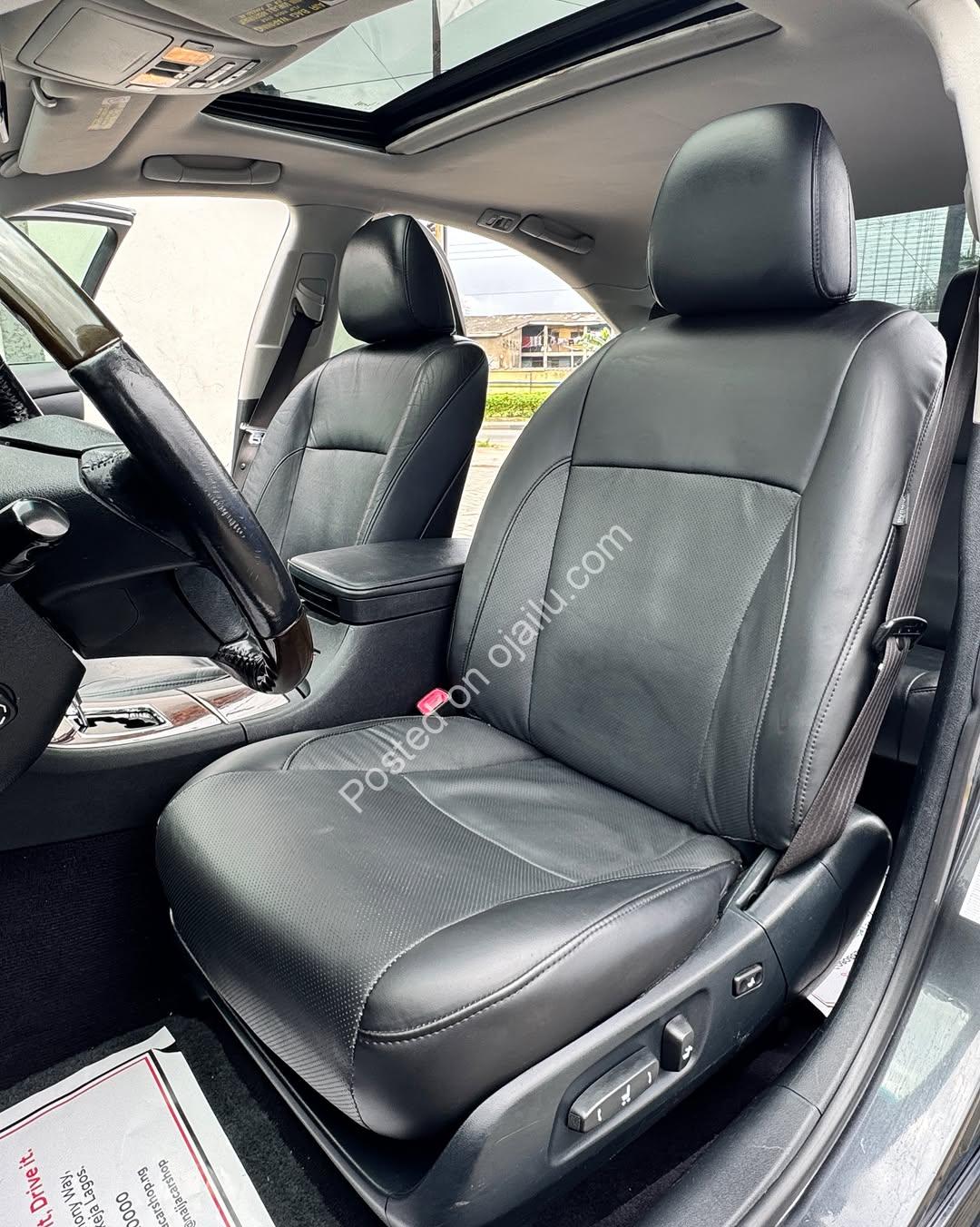 Luxury 2011 Lexus ES 350 – Sunroof, V6 Power, Neat!