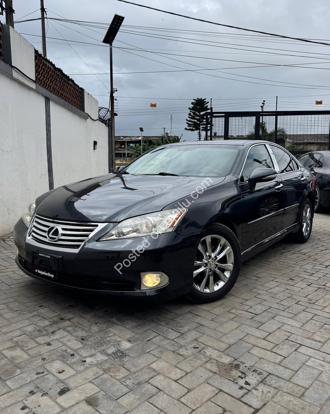 Luxury 2011 Lexus ES 350 – Sunroof, V6 Power, Neat!