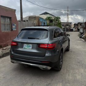 2017 Mercedes-Benz GLC300: Panoramic Roof