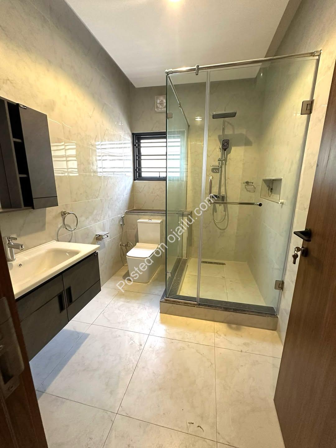 Brand-New 4-Bed Detached Duplex + BQ in Lifecamp
