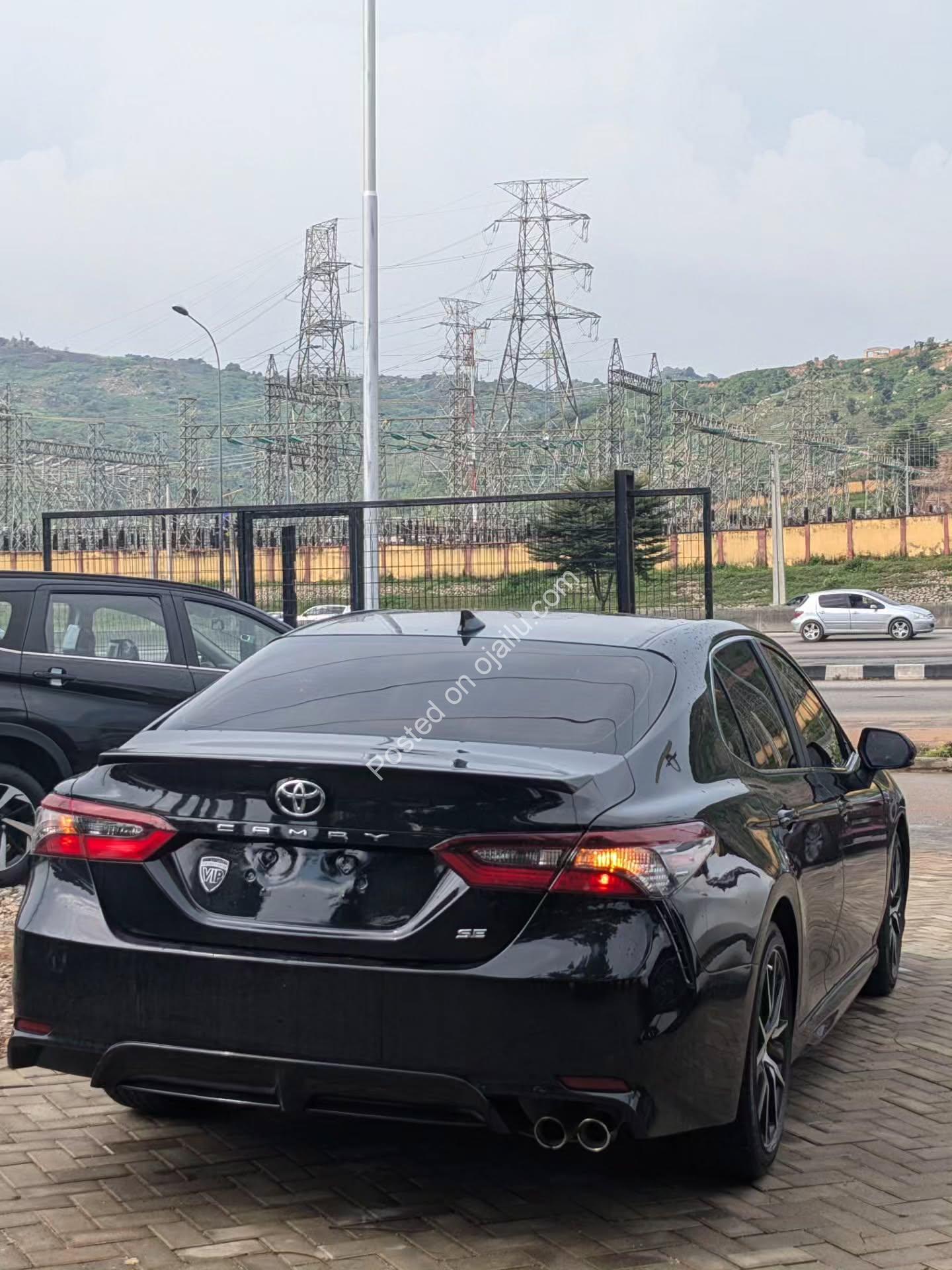 2021 Toyota Camry SE: Accident-Free Sporty Sedan