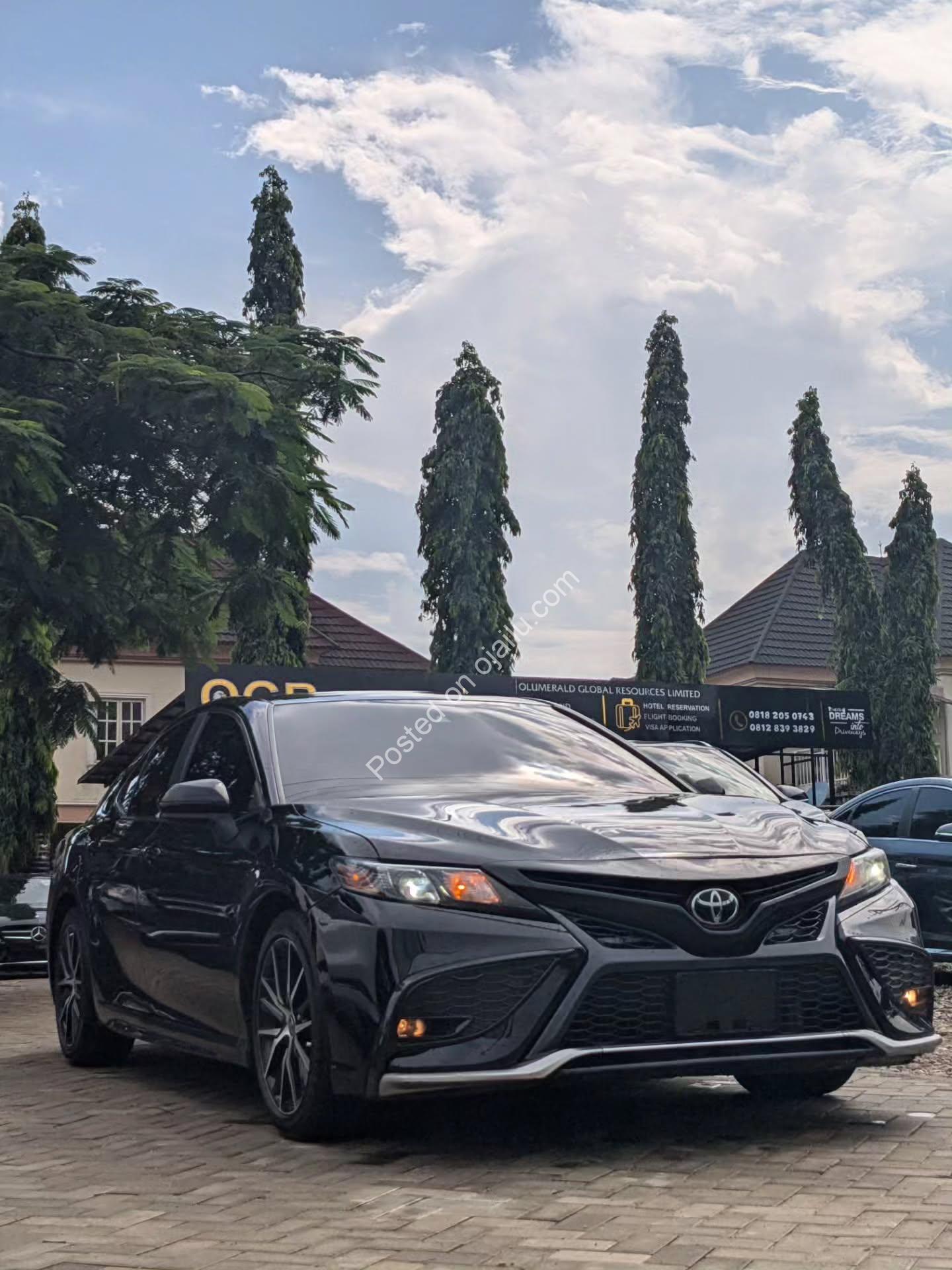 2021 Toyota Camry SE: Accident-Free Sporty Sedan