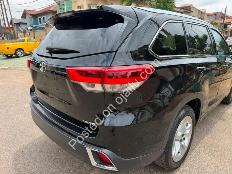 2017 Toyota Highlander Limited – Black on Tan, Pristine!