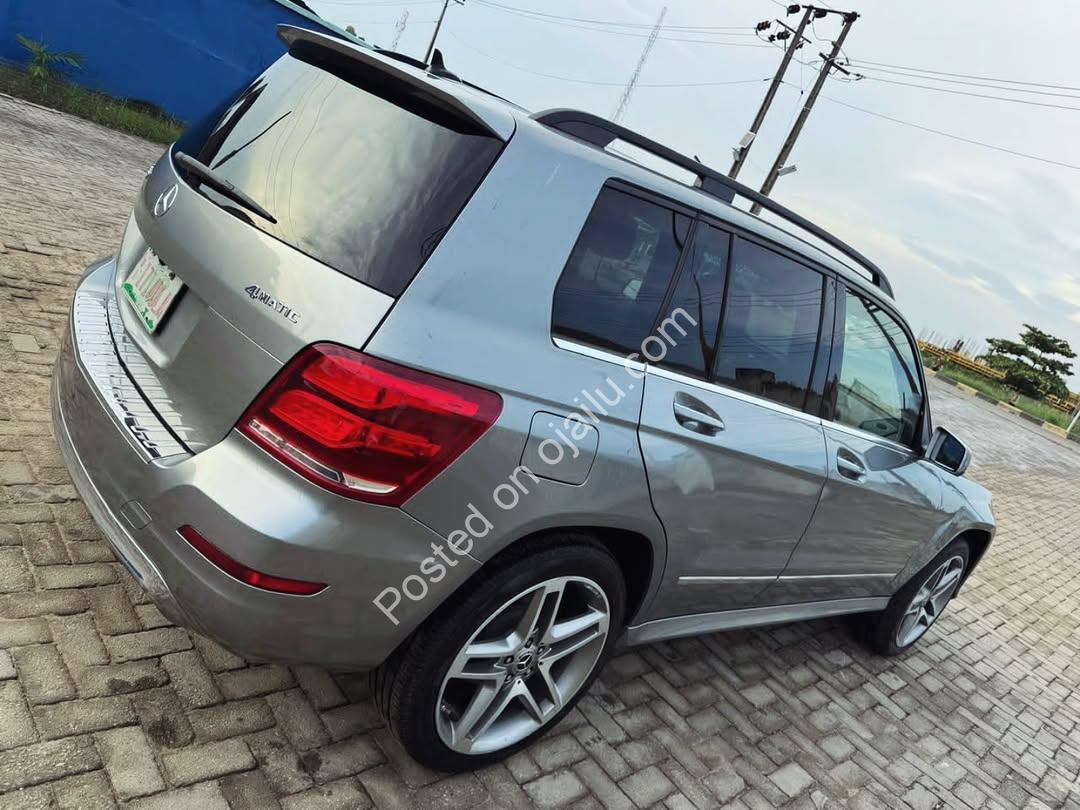 Luxury 2014 Mercedes GLK350 4MATIC – Panoramic Roof!