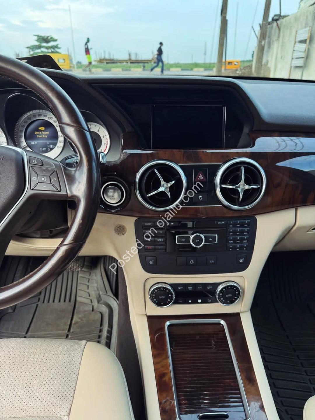 Luxury 2014 Mercedes GLK350 4MATIC – Panoramic Roof!