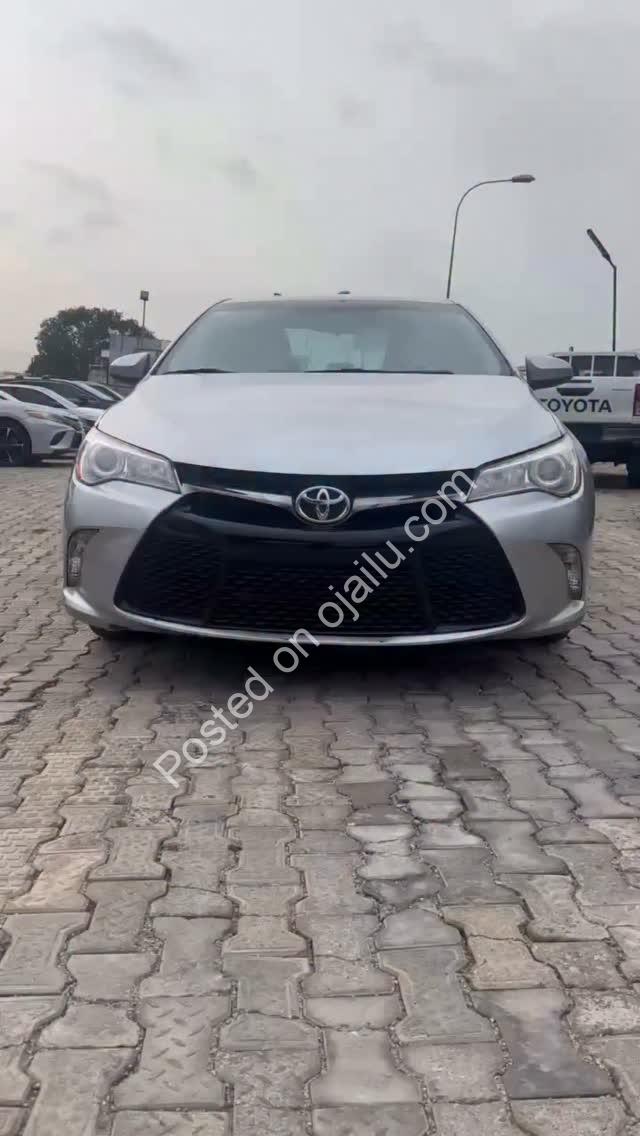 2017 Toyota Camry SE – Flexible Payment, Instant Drive!