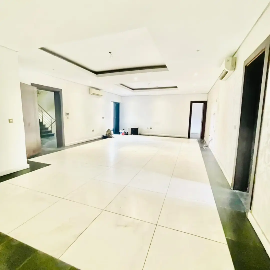 Serviced 3-Bed Ensuite + BQ in Prime Lekki Phase 1