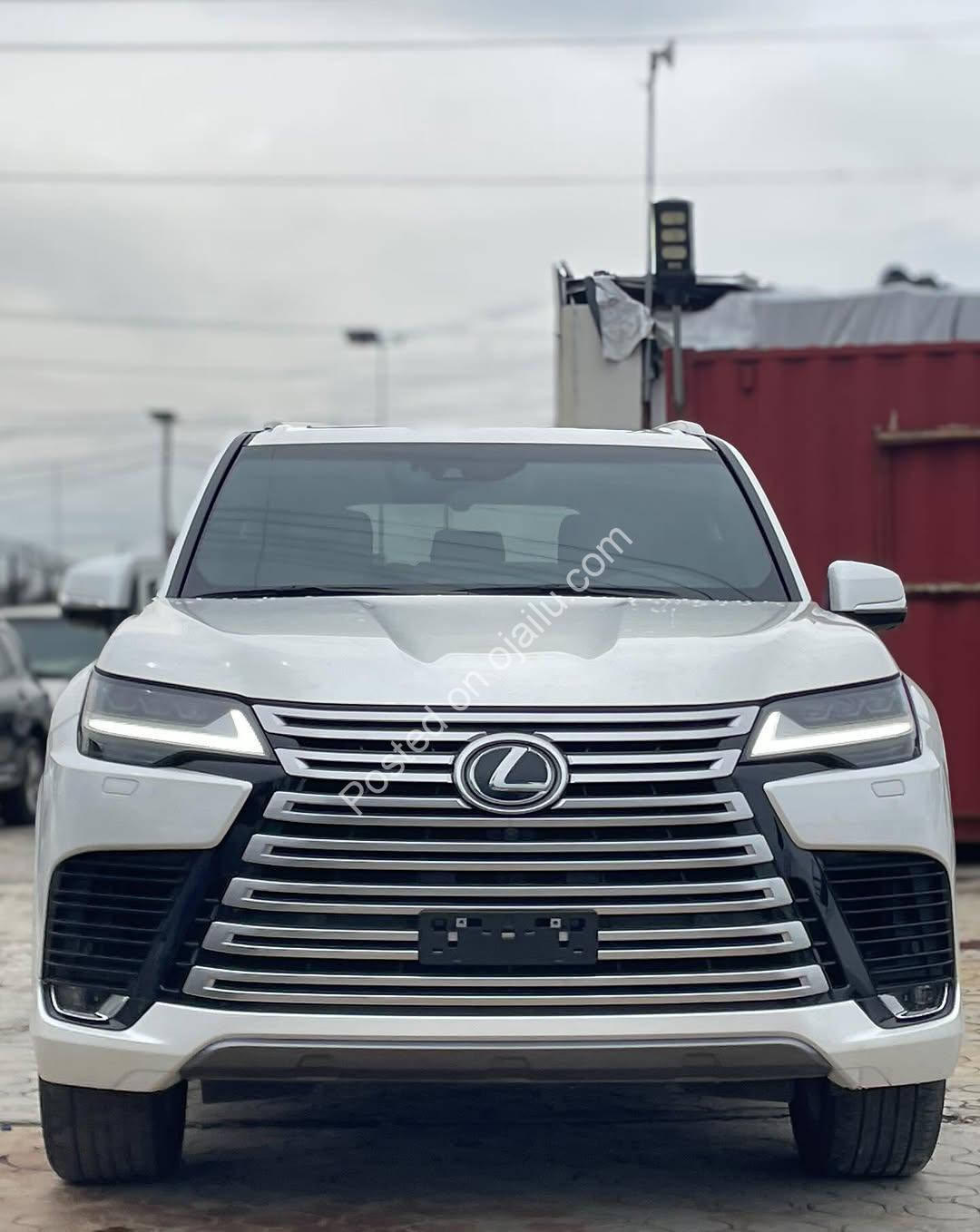 2022 Lexus LX600: Ultimate Luxury SUV with HUD & Wireless Charging