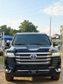 Upgraded 2024 Landcruiser V8 – Loaded & Pristine