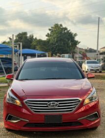 2017 Hyundai Sonata: Pristine Local Used with Apple CarPlay