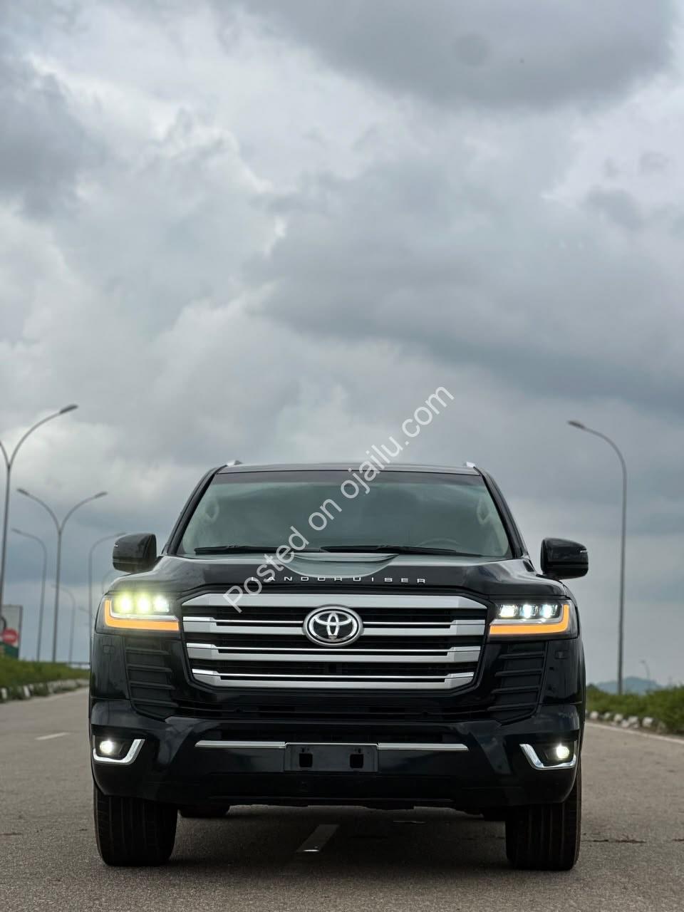 2023-Style Land Cruiser: Unleash Legendary Power