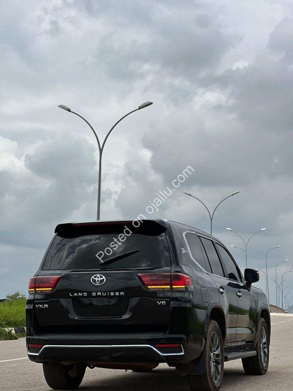 2023-Style Land Cruiser: Unleash Legendary Power