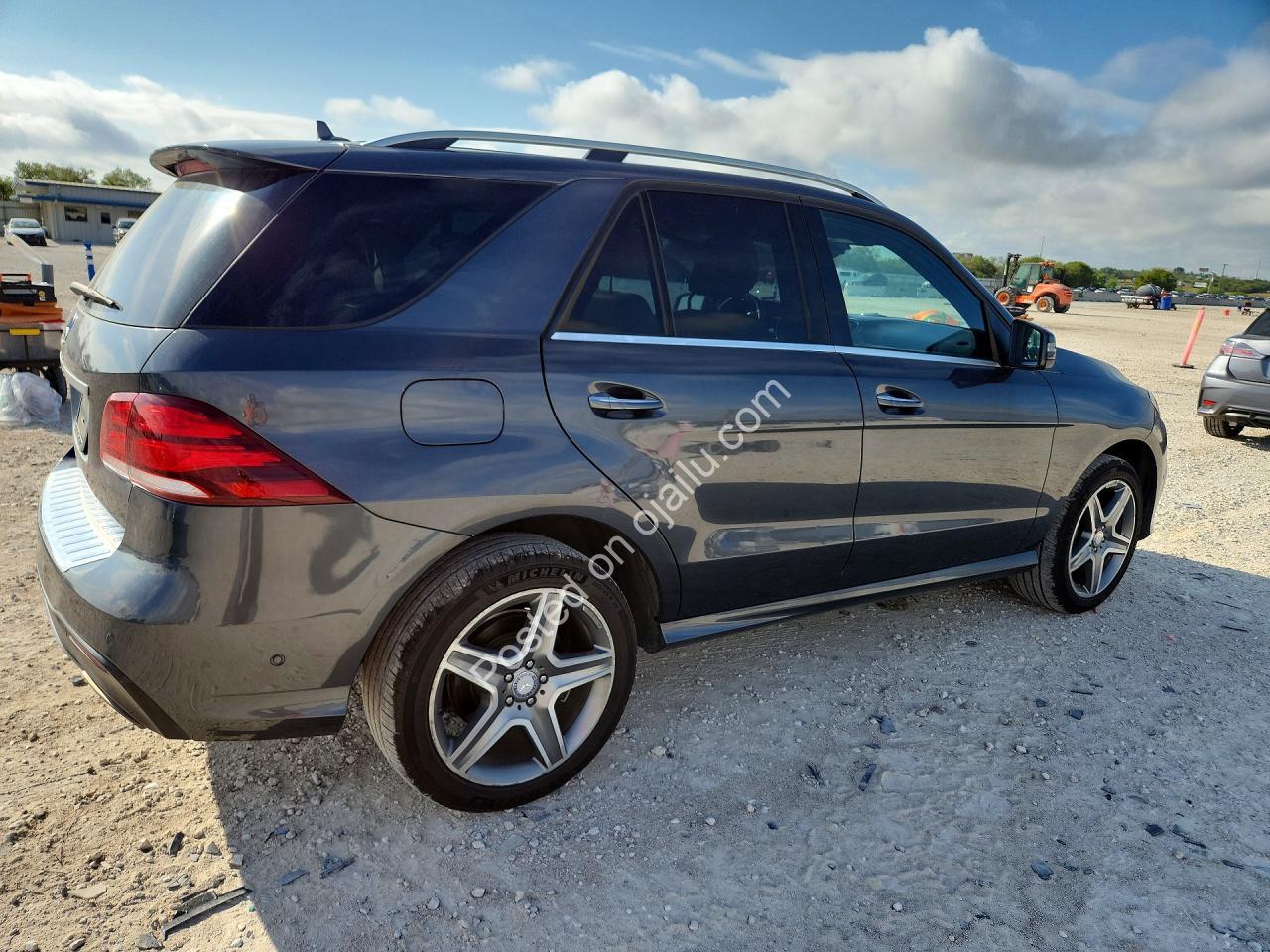 Luxury Awaits: 2016 Mercedes-Benz GLE 350 – Run N’ Drive