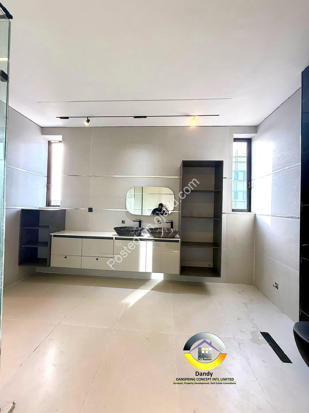 Live Royally: 5-Bed Lekki Duplex With Cinema & Pool