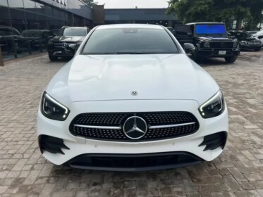 Stunning White Mercedes-Benz E-Class – Pure Luxury!