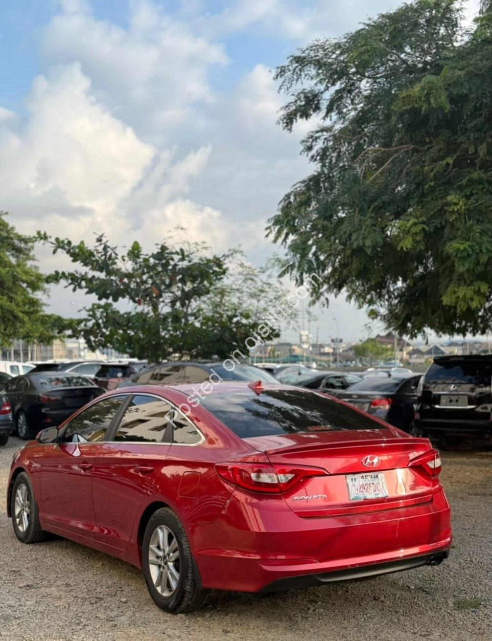 2017 Hyundai Sonata: Pristine Local Used with Apple CarPlay