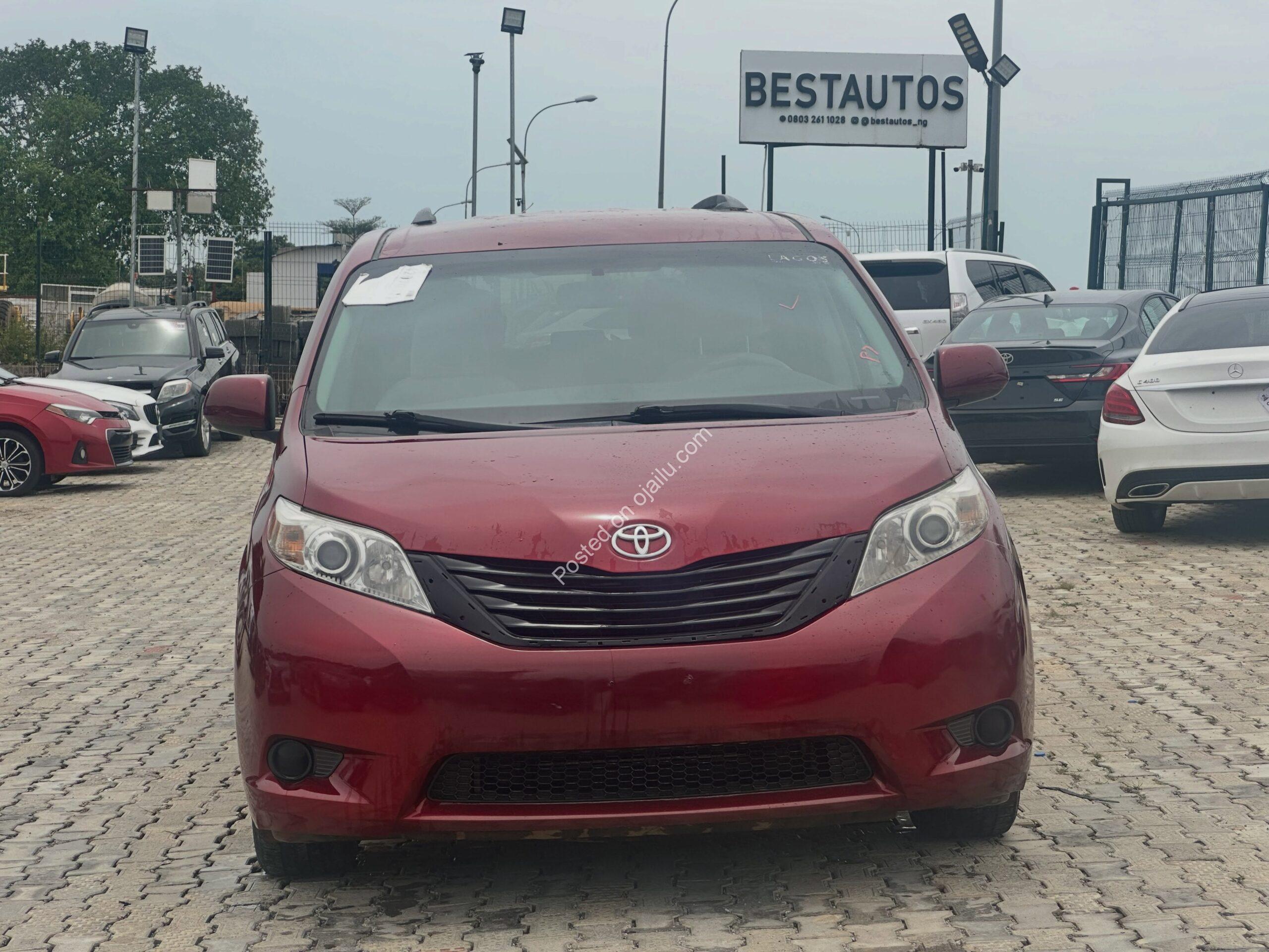 2013 Toyota Sienna – Flexible Payment, Drive Today!