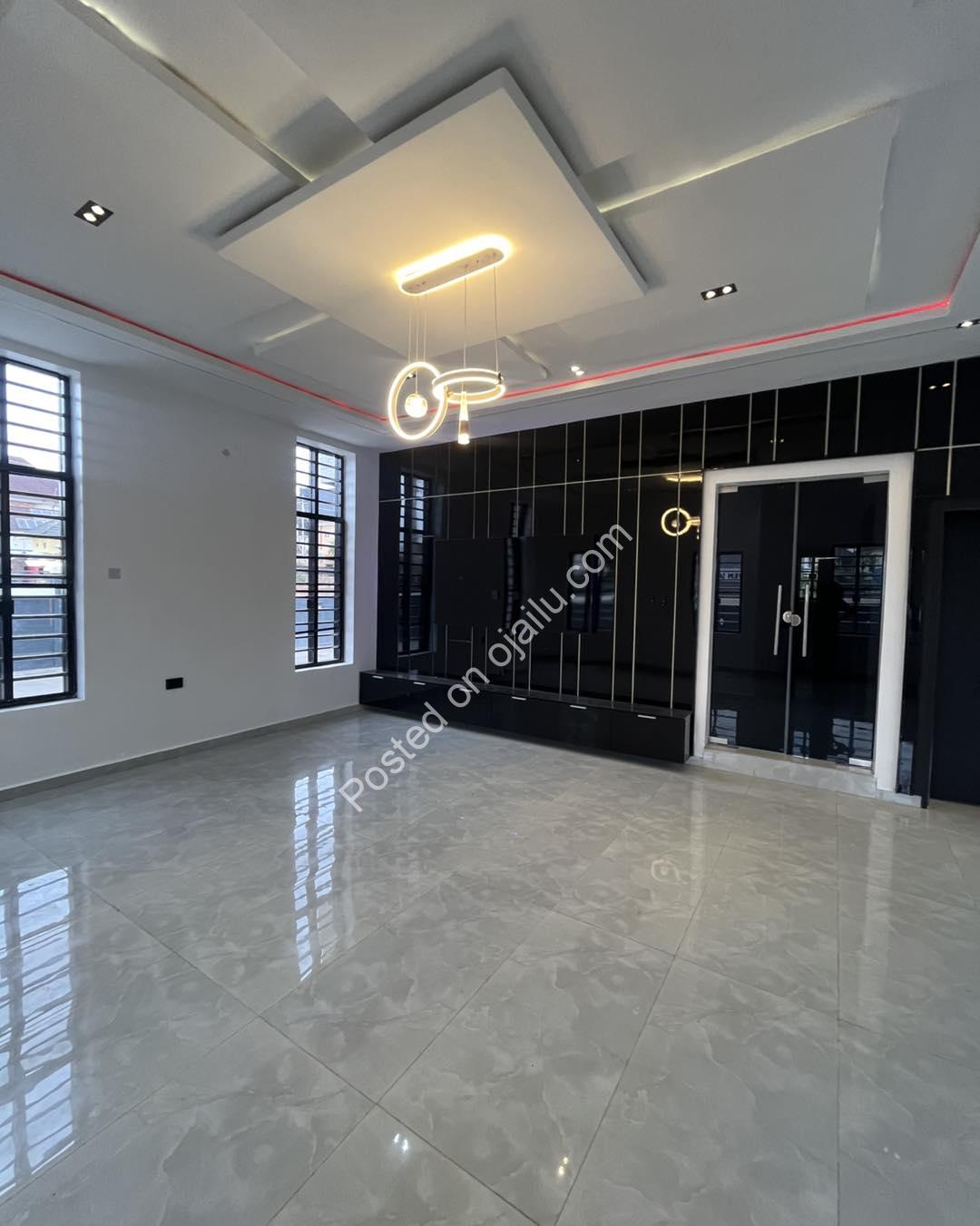 6-Bedroom Smart Duplex with Pool in Diamond City Estate