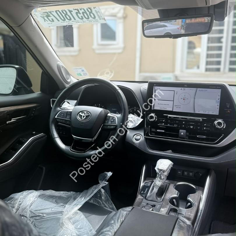 2021 Toyota Highlander Platinum AWD – Blacked-Out Luxury, Priced to Move