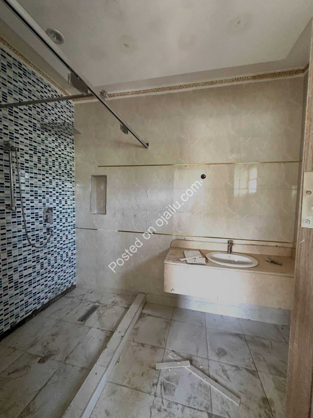 Spacious 5-Bed Duplex + BQ in Serene Galadimawa Estate